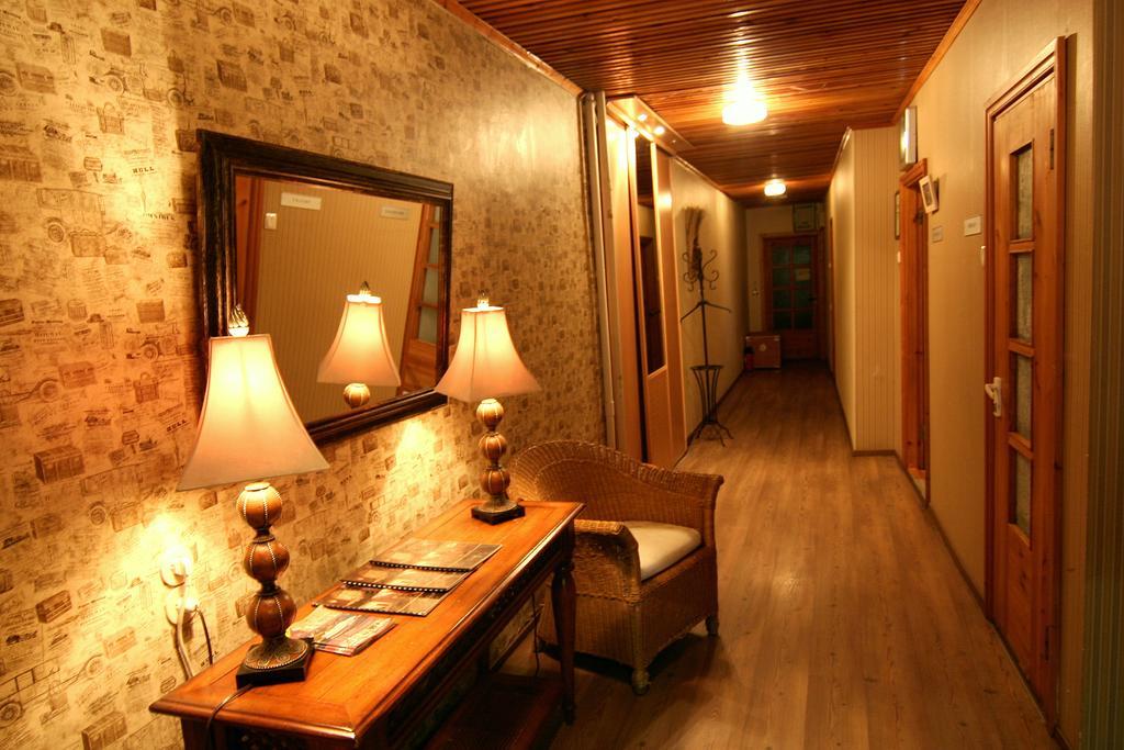 Oldhouse Hostel Tallinn Extérieur photo