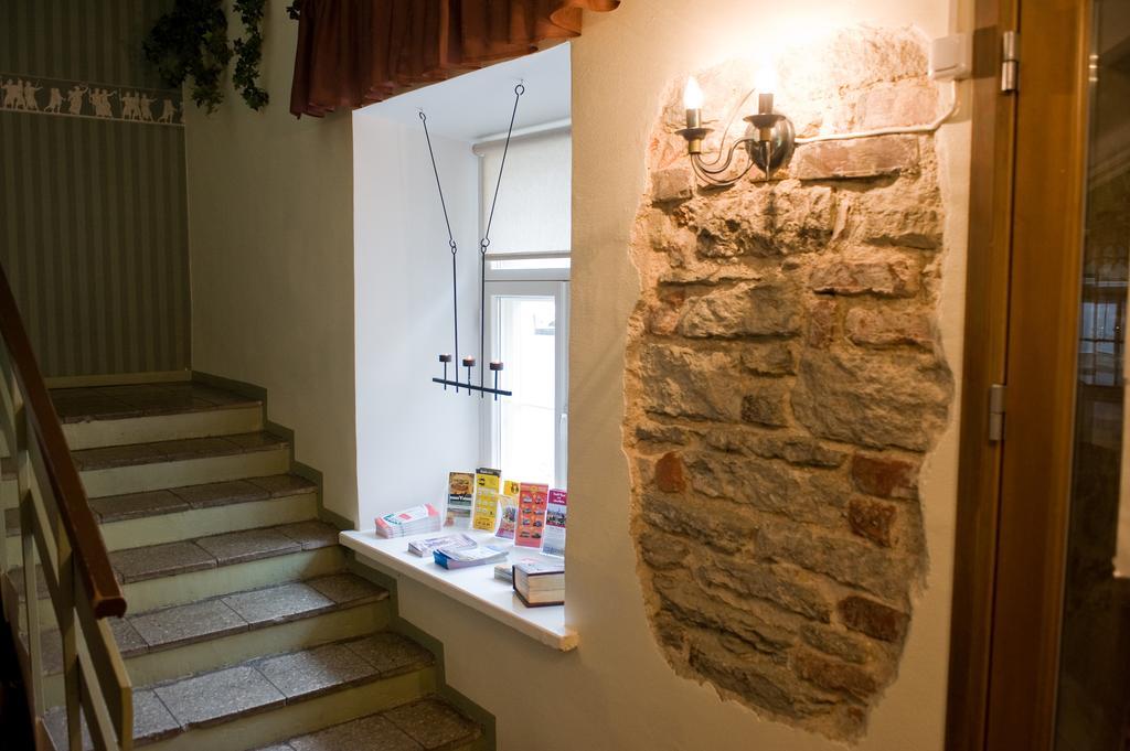 Oldhouse Hostel Tallinn Extérieur photo