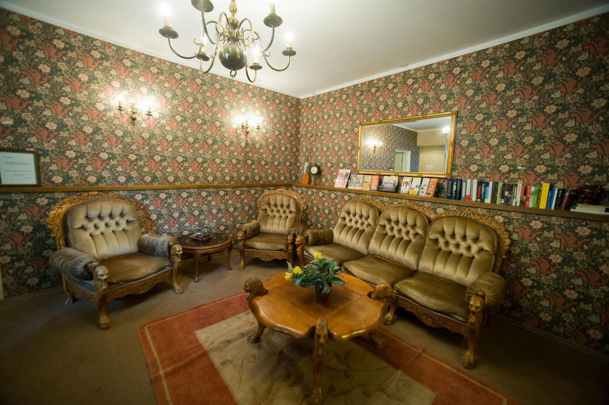 Oldhouse Hostel Tallinn Extérieur photo