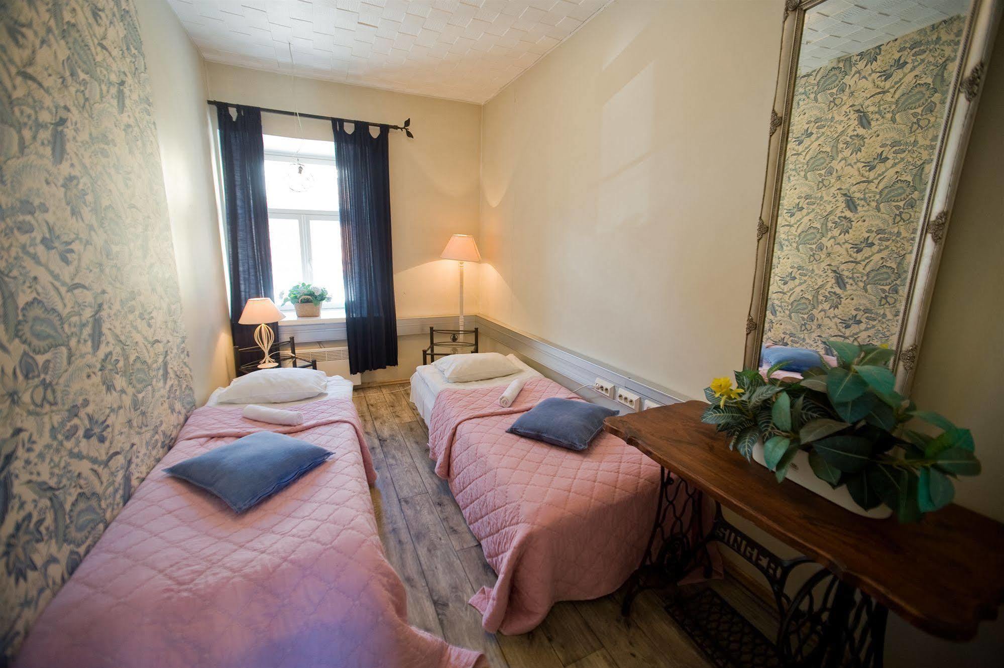 Oldhouse Hostel Tallinn Extérieur photo