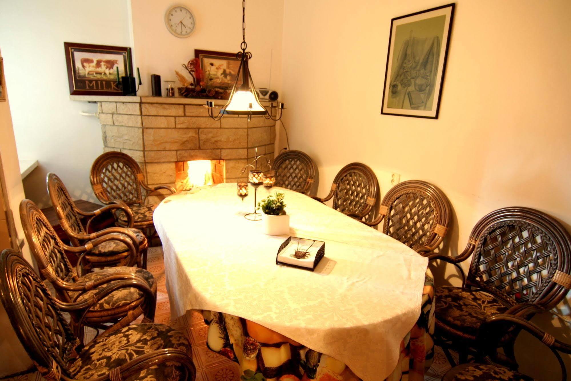 Oldhouse Hostel Tallinn Extérieur photo