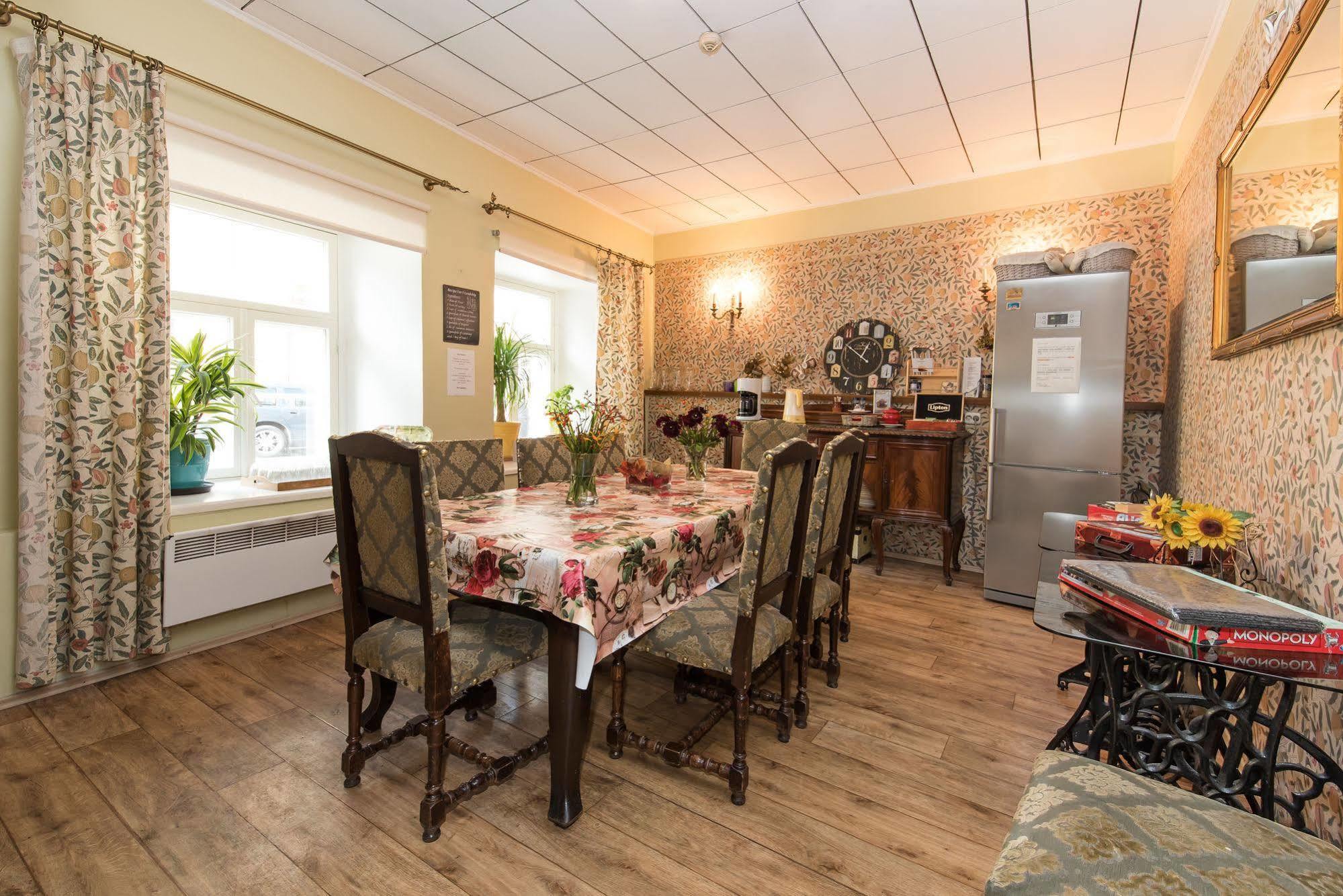 Oldhouse Hostel Tallinn Extérieur photo