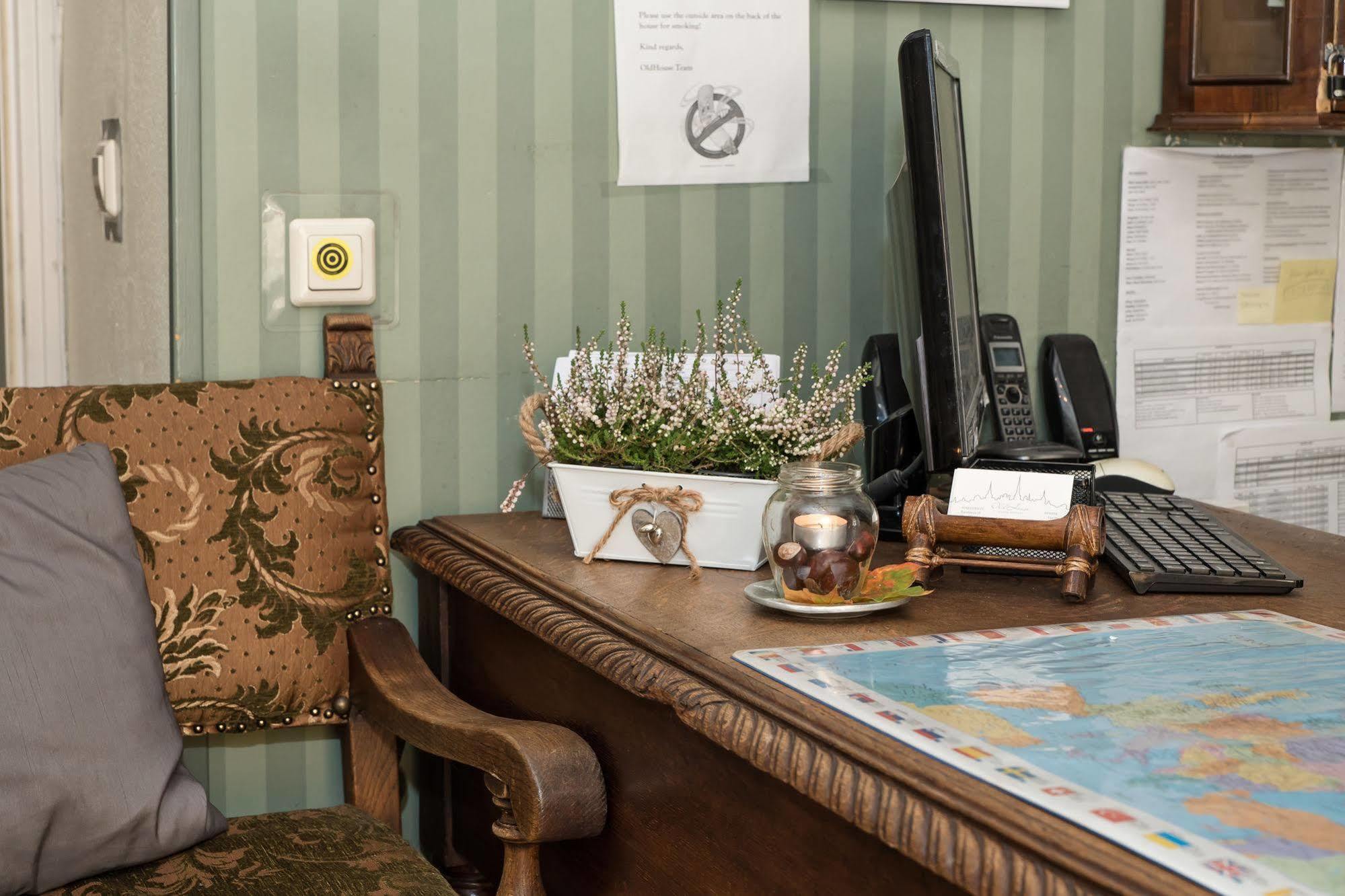 Oldhouse Hostel Tallinn Extérieur photo