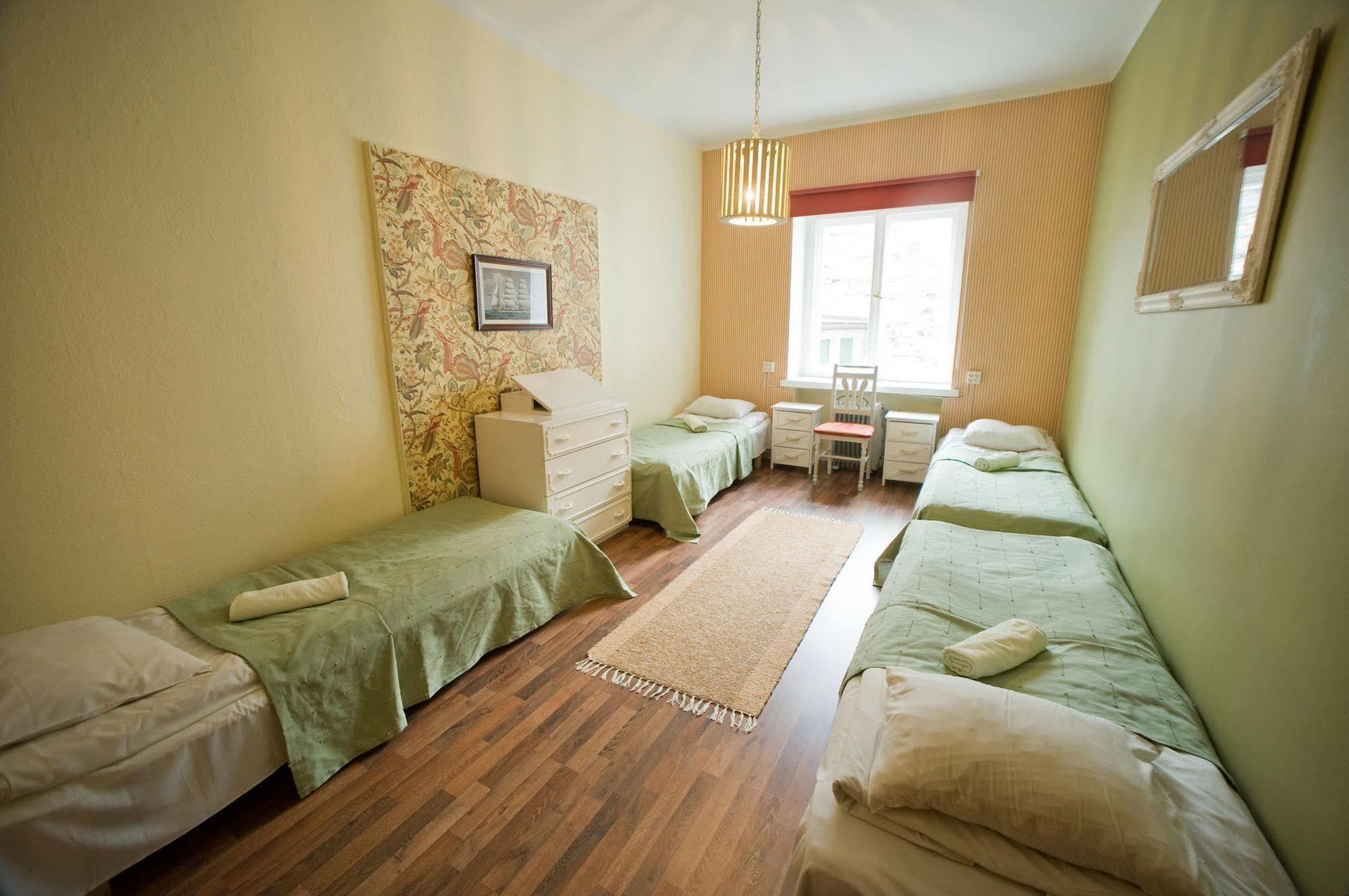 Oldhouse Hostel Tallinn Extérieur photo