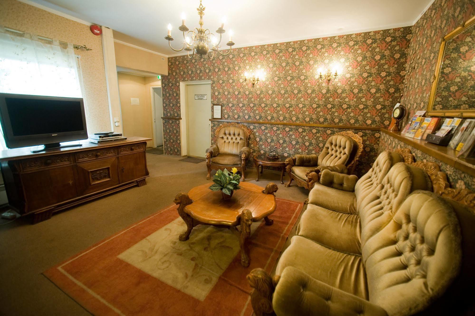 Oldhouse Hostel Tallinn Extérieur photo
