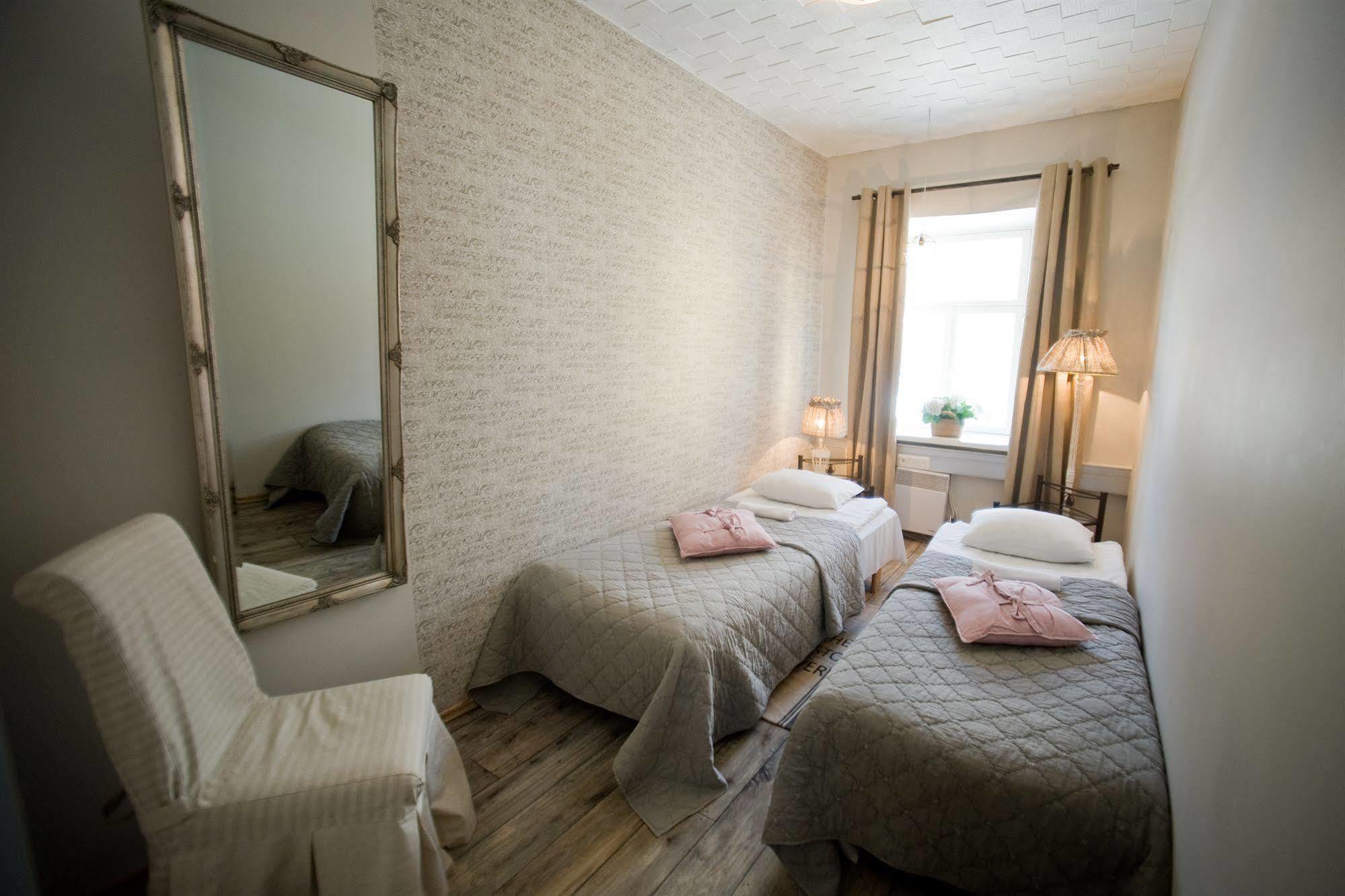 Oldhouse Hostel Tallinn Extérieur photo