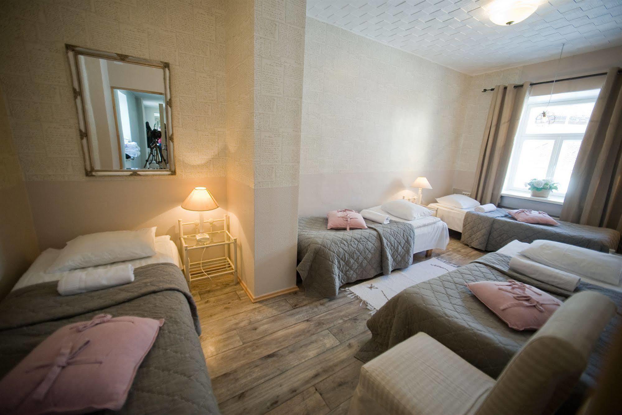 Oldhouse Hostel Tallinn Extérieur photo